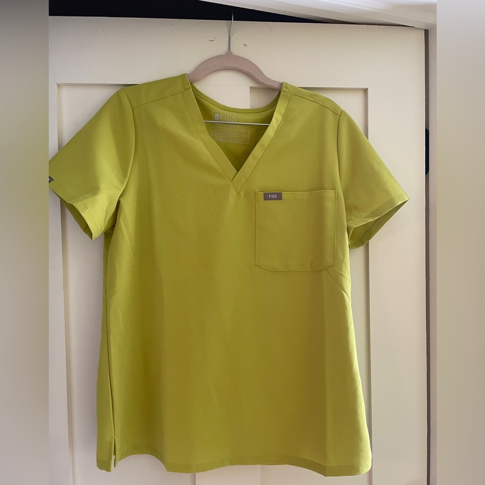 FIGS Catarina Scrub Top size Small Limeade